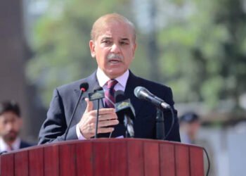 ملک کو عظیم بنانے کے لیے خواتین کو ہر شعبے میں مزید آگے لانا ہوگا: وزیراعظم