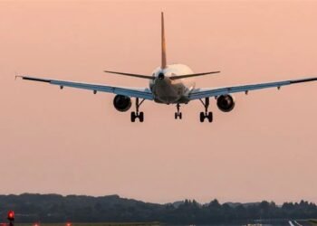 پاکستانی فضائی حدود کی بندش: بھارتی ایئر لائنز پروازوں کا رخ موڑنے پر مجبور