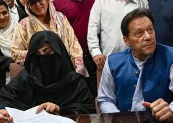 توشہ خانہ ٹو کیس: عمران خان اور بشریٰ بی بی کی بریت کی درخواستیں جلد سماعت کے لیے مقرر