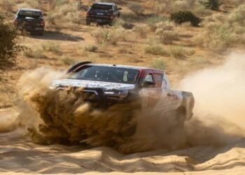 تھرپارکر: جیپ ریس میں گاڑی الٹ گئی، ڈرائیور محفوظ