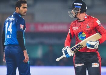 ملتان سلطانز کی شاندار جیت: لاہور قلندرز کو 33 رنز سے شکست