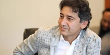 اڈیالہ جیل کے باہر عاطف خان اور پولیس میں ہاتھا پائی