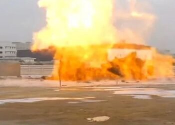 کورنگی کریک میں آگ بجھانے کیلئے عالمی شہرت یافتہ امریکی فرم سے مدد لینے کا فیصلہ