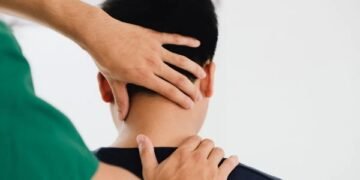 “گَرَدن پر مالش، فالج کا خطرہ! ایک شخص مبتلا”