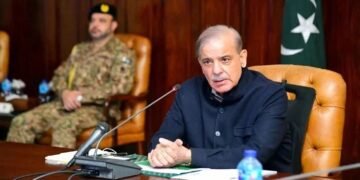 دہشتگرد افغانستان سے آپریٹ کررہے ہیں، افغانستان دہشتگردوں کو لگام ڈالے: وزیراعظم