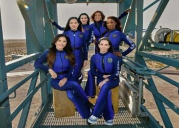 آل ویمن مشن، امریکی گلوکارہ کیٹی پیرس سمیت 6 خواتین خلائی سفر پر آج روانہ ہونگی