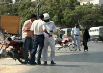 ٹریفک قوانین کی خلاف ورزی پر سندھ بھر میں سخت کریک ڈاؤن، سینکڑوں گاڑیوں کی رجسٹریشن معطل