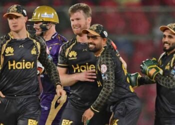 لاہور قلندرز کا پشاور زلمی کو  130 رنز کا ہدف