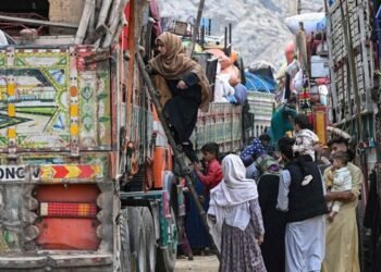 افغان تارکین کی واپسی کا سلسلہ جاری، سیکڑوں وطن واپس روانہ