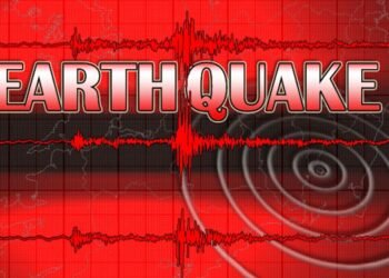 کراچی میں زلزلہ، شہری نیند سے جاگ کر گھروں سے باہر نکل آئے