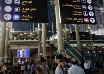 ایران اور عراق میں ہزاروں پاکستانی پھنس گئے، سفارتی رابطے منقطع، سفارت خانے بند