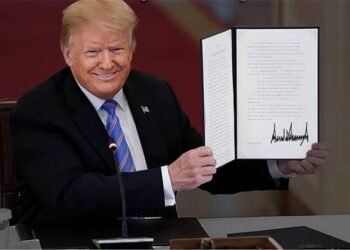 ٹرمپ کا 12 ملکوں کے شہریوں پر امریکا داخلے پر پابندی کے فیصلے کا دفاع