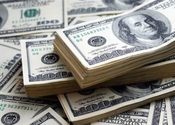 انٹر بینک میں امریکی ڈالر 14 پیسے مہنگا، مارکیٹ میں ہلچل