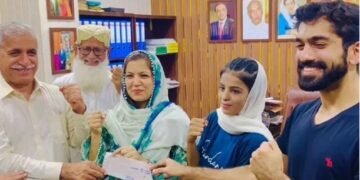 باکسر عالیہ سومرو کو سندھ حکومت کا بڑا اعزاز، 46.5 لاکھ روپے کا انعامی چیک