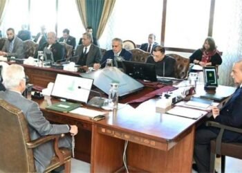 وفاقی کابینہ نے پاور سیکٹر کے گردشی قرض کی ادائیگی کے لیے بینکوں سے اربوں روپے قرض لینے کی منظوری دے دی