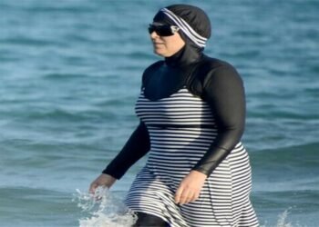 شام میں ساحلی لباس پر پابندی: خواتین کیلئے برقینی پہننا لازم قرار