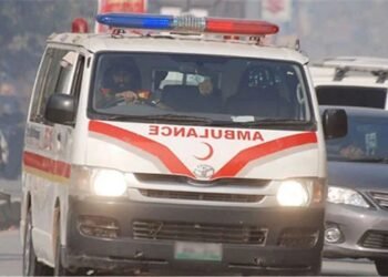 نوابشاہ سے کراچی آنے والی نجی ایمبولینس حادثے کا شکار، 1 شخص جاں بحق، 3 زخمی