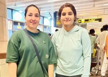 پاکستان ویمن بیس بال کی دو نمایاں کھلاڑی جاپان میں تربیتی کیمپ کے لیے روانہ