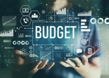 نقد ادائیگی پر اضافی چارج: پیٹرول سمیت کیش خریداری مہنگی ہونے کا امکان