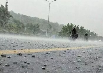 کراچی میں مون سون کی آمد، بارش اور گرج چمک کے ساتھ آندھی کا امکان