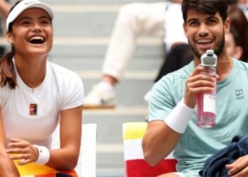 قہقہے اور اشارے، الکاریز اور ایما راڈوکانو کے مکسڈ ڈبلز جوڑی کی دھوم، میچ کی تصاویر وائرل