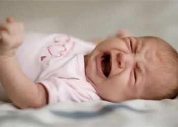 روتے ہوئے بچے کو چپ کرانا چاہتے ہیں؟ تو آئی فون کا یہ خفیہ فیچر آپ کی مدد کر سکتا ہے