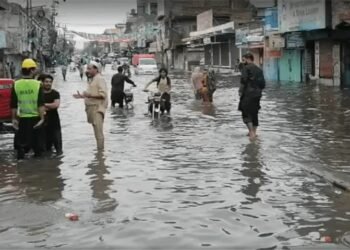 اسلام آباد میں موسلادھار بارش، مختلف علاقے زیرِ آب، نالوں میں طغیانی