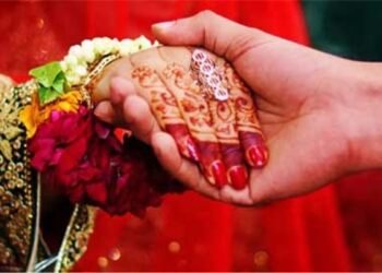 74 سالہ شخص نے کروڑوں روپے خرچ کر کے 24 سالہ خاتون سے شادی کرلی