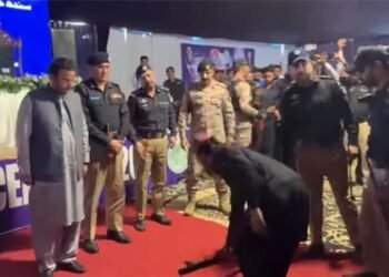 سرینڈر پالیسی 2025 کے تحت سندھ میں کچے کے ڈاکوؤں نے ہتھیار ڈال دیے