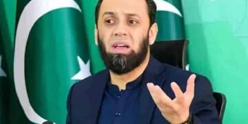 عمران خان کی بہنوں کو چلو بھر پانی میں ڈوب مرنا چاہیے: عطا تارڑ
