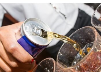 روزانہ تین انرجی ڈرنک پینے سے نوجوان معذور ہوگیا