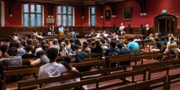 آکسفورڈ یونین کے مباحثے سے بھارتی وفد آخری لمحے پر فرار، پاکستان کو بلامقابلہ کامیابی