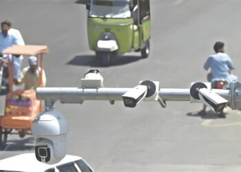 ’کراچی: سیف سٹی کیمروں کے باوجود گاڑیاں اور موٹر سائیکلیں چوری کا سلسلہ جاری