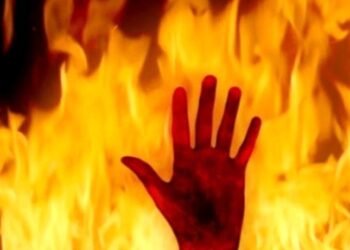 حیدرآباد: بیوی پر شک، شوہر نے بچوں کے سامنے اہلیہ کو زندہ جلا دیا
