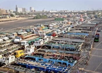 کراچی: گڈز ٹرانسپورٹ ہڑتال سے خام مال کی رسائی معطل، صنعتیں بند ہونے کا خدشہ