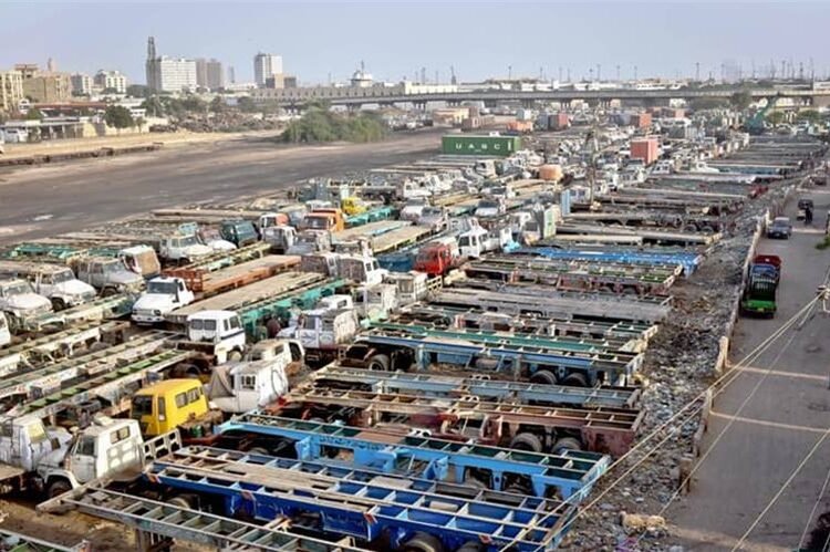 کراچی: گڈز ٹرانسپورٹ ہڑتال سے خام مال کی رسائی معطل، صنعتیں بند ہونے کا خدشہ